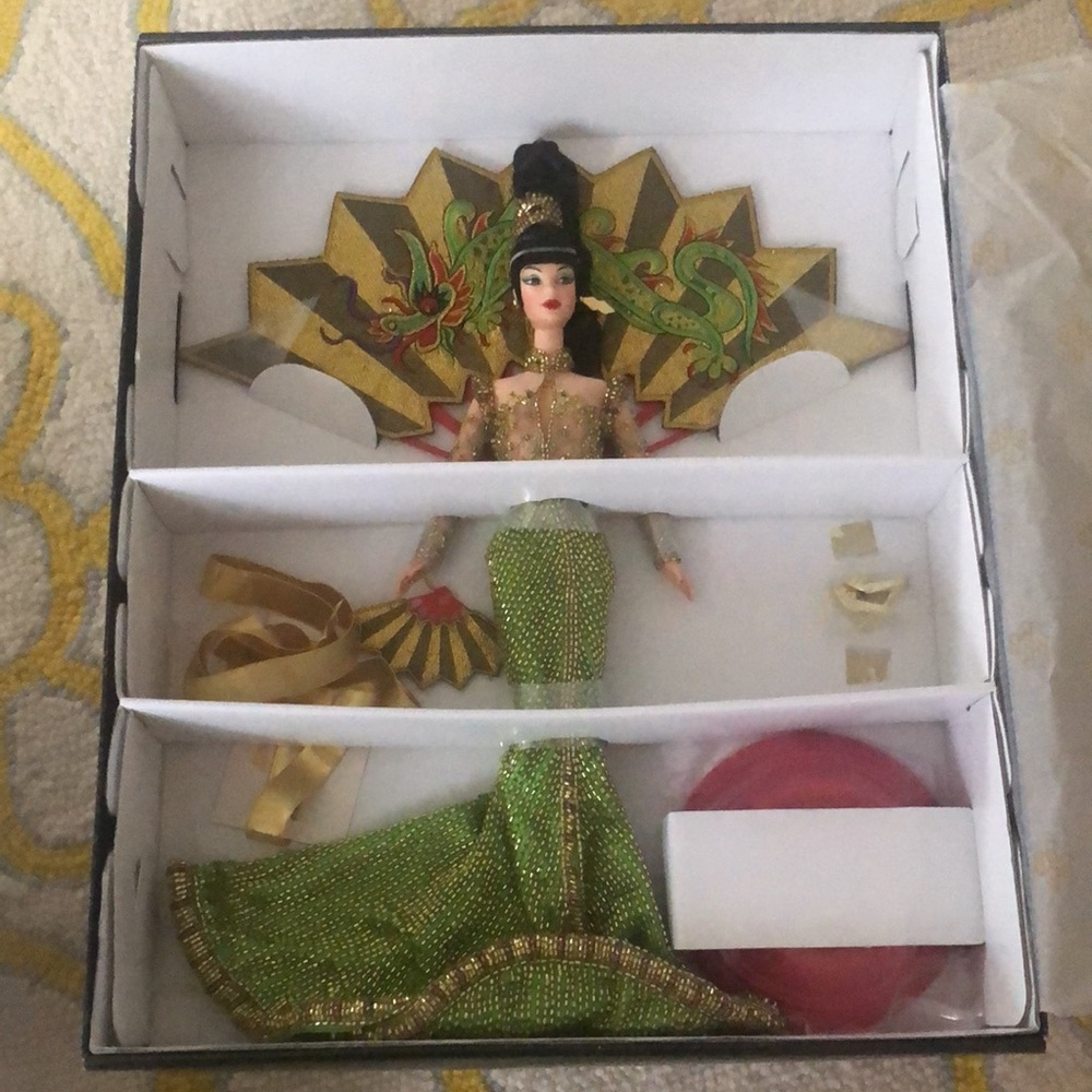 💚EUC 1998 Fantasy Goddess of Asia Barbie Doll💚 - Picture 2 of 12